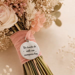 medalla ramo de novia con frase grabada láser acero inoxidable